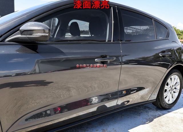 五門 一手車 只跑5萬 全車原板件 車況超好 車載系統 盲點 恆溫 全車六安 可全貸 不用殺價就很便宜!  第8張相片