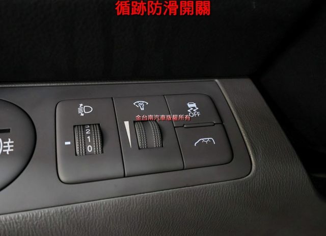 一手車 只跑7.6萬 全車原鈑件 原廠保養 倒車顯影 定速 ABS 雙安 循跡防滑 商務旅遊首選 附全額發票 可全貸!  第12張相片
