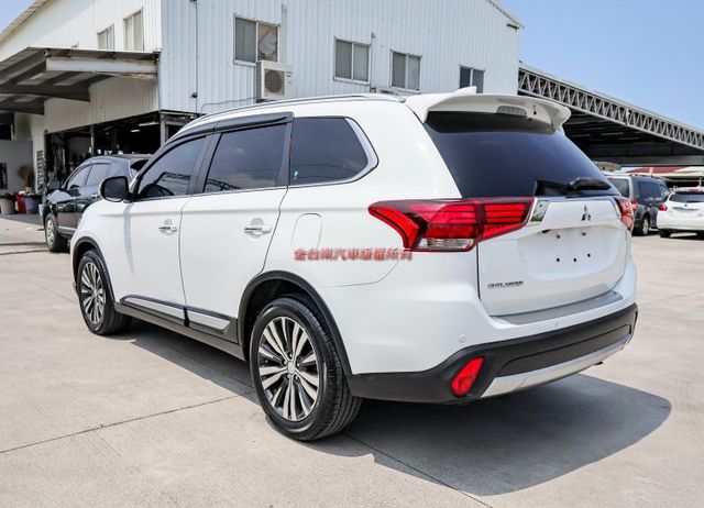 最高旗艦版 4WD 天窗 電動尾門 ACC AEB 車道偏離 盲點 快撥 雙區恆溫 影音 iKEY 全車原鈑件!  第2張相片