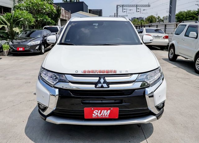 最高旗艦版 4WD 天窗 電動尾門 ACC AEB 車道偏離 盲點 快撥 雙區恆溫 影音 iKEY 全車原鈑件!  第4張相片