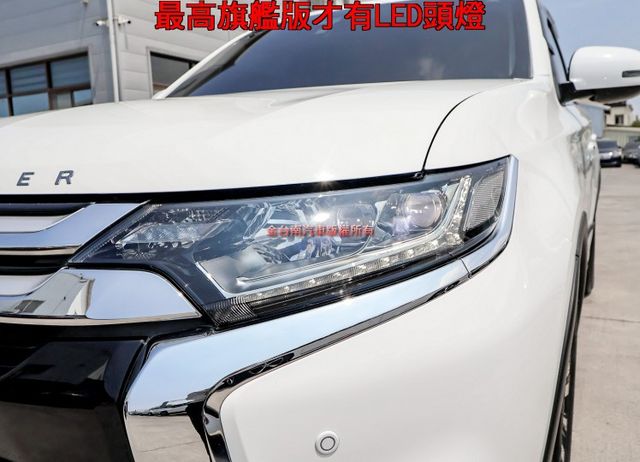 最高旗艦版 4WD 天窗 電動尾門 ACC AEB 車道偏離 盲點 快撥 雙區恆溫 影音 iKEY 全車原鈑件!  第5張相片