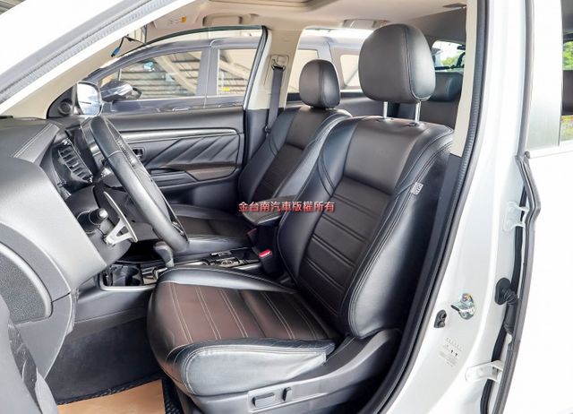 最高旗艦版 4WD 天窗 電動尾門 ACC AEB 車道偏離 盲點 快撥 雙區恆溫 影音 iKEY 全車原鈑件!  第6張相片