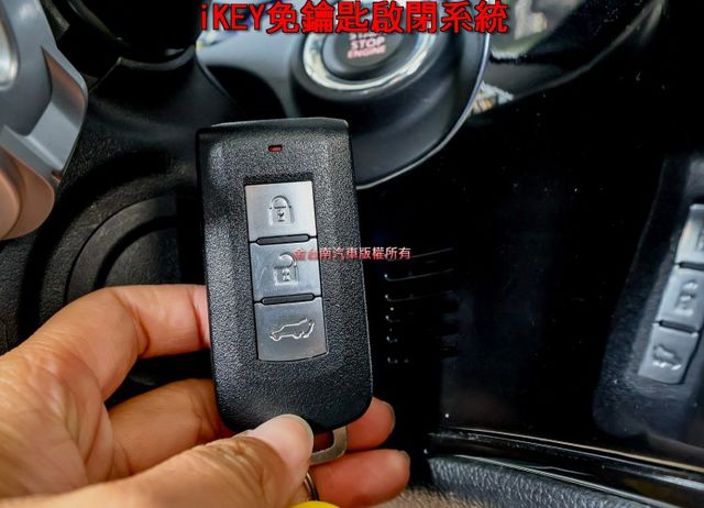 最高旗艦版 4WD 天窗 電動尾門 ACC AEB 車道偏離 盲點 快撥 雙區恆溫 影音 iKEY 全車原鈑件!  第15張相片