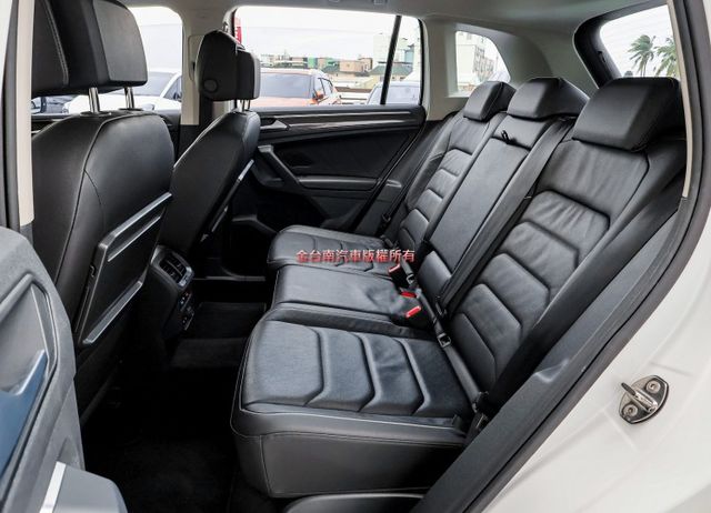330 TSI 只跑5.7萬 原廠保養 全車原板件 雙記憶椅 4WD ACC 車道維持 電動尾門 可全貸!  第9張相片