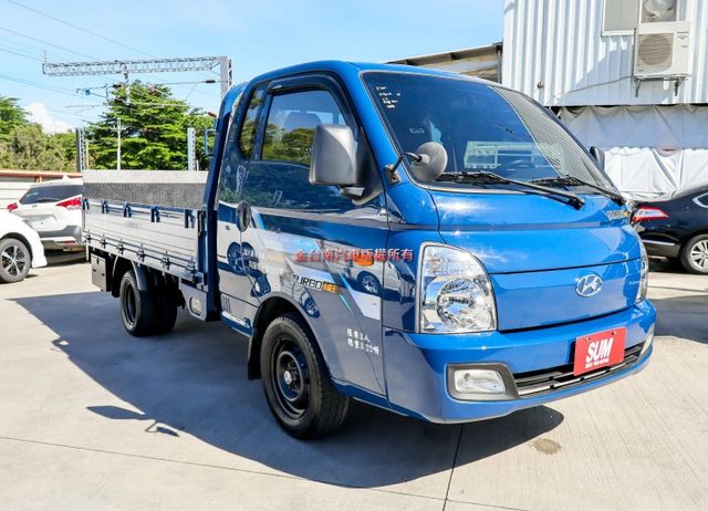 21年式 20/11出廠 自排 框式 只跑5萬 升降尾門 全車原鈑件 TCS ABS 倒車顯影 附全額發票!  第5張相片