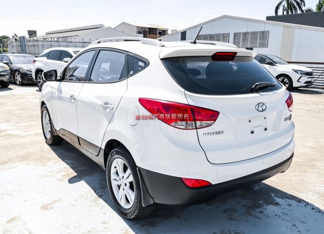 2.4尊貴型 一手車 只跑6.9萬 里程保證 全車原板件 電動椅 雙區恆溫 TCS ABS 雙安 可全貸!  第2張相片