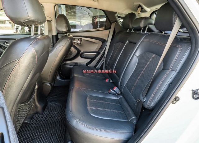 2.4尊貴型 一手車 只跑6.9萬 里程保證 全車原板件 電動椅 雙區恆溫 TCS ABS 雙安 可全貸!  第10張相片