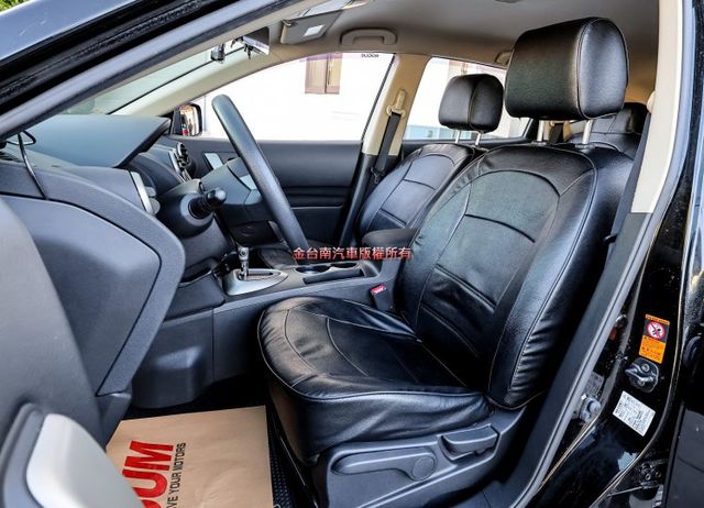 原裝進口 全車原板件 車況超好 影音系統 倒車顯影 HID頭燈 NAVI TCS ABS 全車六安 代步通勤好選擇!  第7張相片