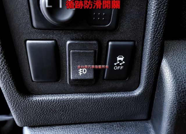 原裝進口 全車原板件 車況超好 影音系統 倒車顯影 HID頭燈 NAVI TCS ABS 全車六安 代步通勤好選擇!  第10張相片