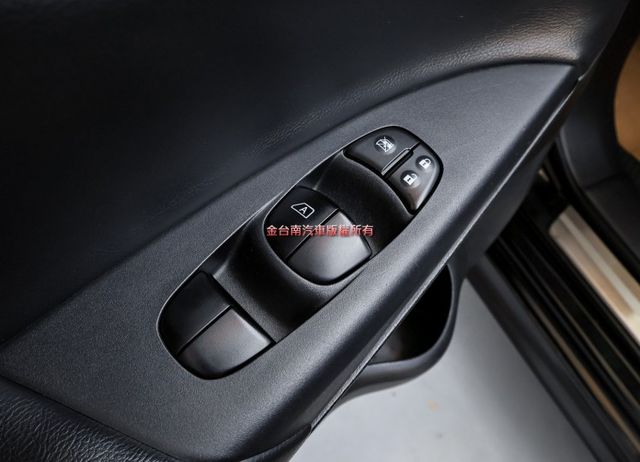 旗艦版 電動椅 iKEY 無線CARPLAY 倒車顯影 大包 恆溫 少跑里程保證 全車原板件 可全貸 不用殺價就很便宜!  第11張相片