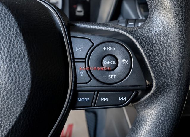 豪華版 一手車 ACC AEB 車道維持及偏離 iKEY TCS 恆溫 ABS 里程保證 不用殺價就很便宜!  第13張相片