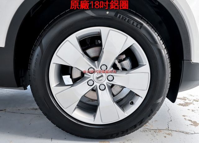 22年式 21/12領牌 只跑2.5萬 原廠保養 全車原板件 雙電動椅 LV2 環景 感應尾門 車載系統 可全貸!  第7張相片