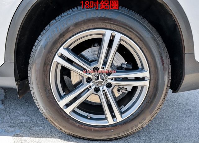 總代理 絕美跑旅 23P 雙記憶椅 電動尾門 環景 車載系統 全車原板件 車況超好 里程保證 可全貸 不用殺價就很便宜!  第8張相片