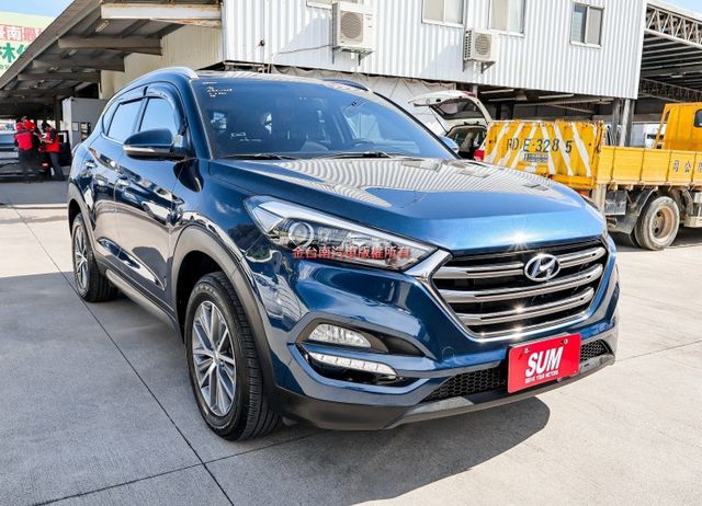 汽油時尚版 只跑7.3萬 定速 TCS ABS 雙區恆溫 電動椅 iKEY 六安 全車原鈑件 里程保證 可全貸!  第4張相片