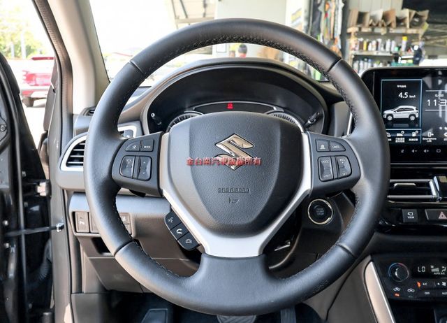 24年式 24/9月領 4WD 只跑466km 全景天窗 ACC AEB 車道偏離 環景 車載系統 原鈑件 現省29萬  第12張相片