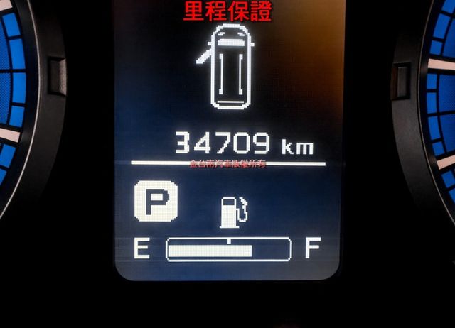 精緻版 只跑3.4萬 定速 ABS 循跡防滑 雙安 後座冷氣出風口 一手車 全車原鈑件 可全貸 附全額發票!  第14張相片