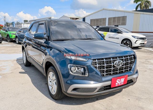 小休旅 一手車 只跑6.1萬 全車原鈑件 TCS ABS 六安 原廠保養 里程保證 不用殺價就很便宜!  第4張相片