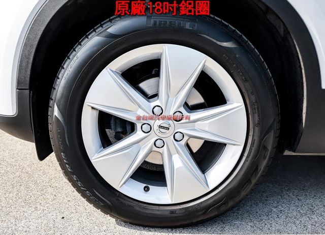 只跑2.4萬 一手車 全車原板件 原廠保固中 記憶椅 ACC AEB 車道維持 車載系統 可全貸 不用殺價就很便宜!  第8張相片