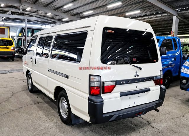 自排 八人座 客貨兩用 一手車 只跑6.9萬 TCS 盲點 倒車顯影 NAVI 影音 附全額發票 可全貸 事業打拼好幫手  第2張相片