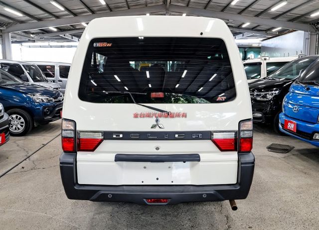 自排 八人座 客貨兩用 一手車 只跑6.9萬 TCS 盲點 倒車顯影 NAVI 影音 附全額發票 可全貸 事業打拼好幫手  第3張相片