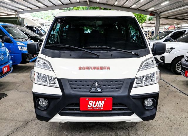 自排 八人座 客貨兩用 一手車 只跑6.9萬 TCS 盲點 倒車顯影 NAVI 影音 附全額發票 可全貸 事業打拼好幫手  第6張相片