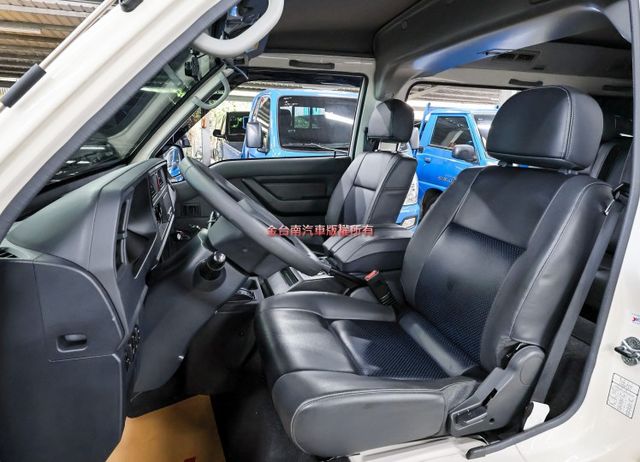 自排 八人座 客貨兩用 一手車 只跑6.9萬 TCS 盲點 倒車顯影 NAVI 影音 附全額發票 可全貸 事業打拼好幫手  第10張相片