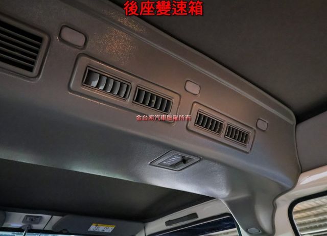 自排 八人座 客貨兩用 一手車 只跑6.9萬 TCS 盲點 倒車顯影 NAVI 影音 附全額發票 可全貸 事業打拼好幫手  第13張相片