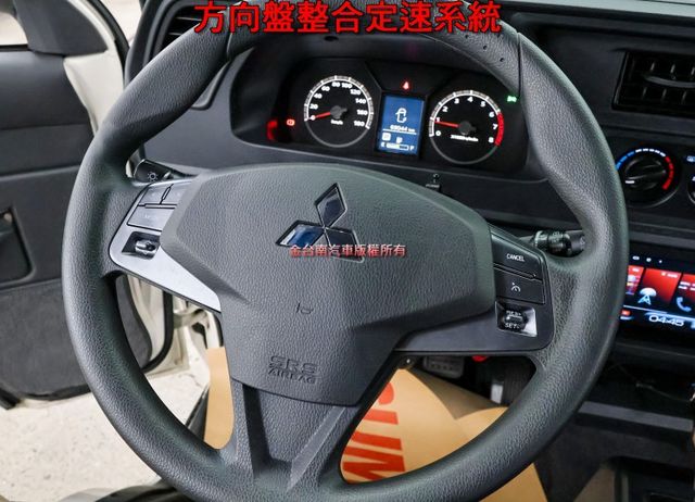 自排 八人座 客貨兩用 一手車 只跑6.9萬 TCS 盲點 倒車顯影 NAVI 影音 附全額發票 可全貸 事業打拼好幫手  第15張相片