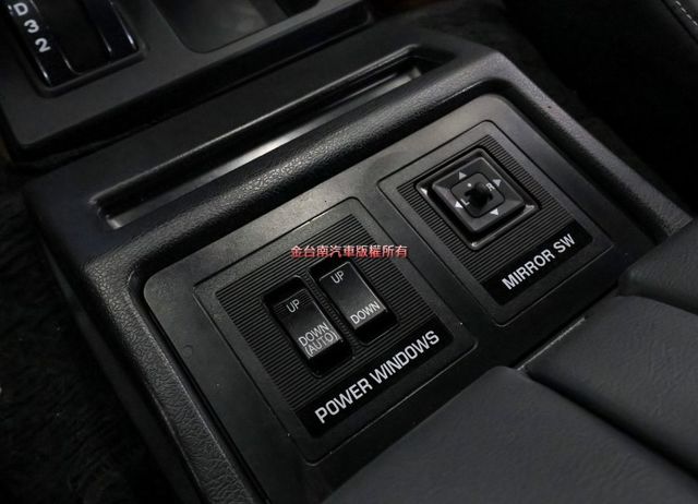 自排 八人座 客貨兩用 一手車 只跑6.9萬 TCS 盲點 倒車顯影 NAVI 影音 附全額發票 可全貸 事業打拼好幫手  第20張相片