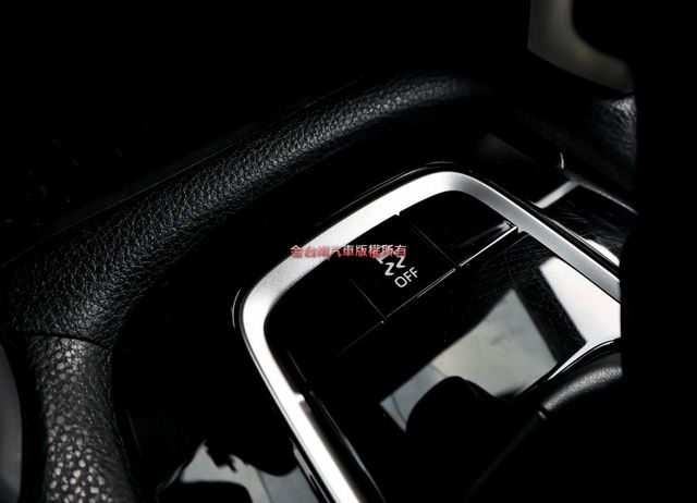 豪華版 只跑2.9萬 ACC AEB 車道維持及偏離 iKEY TCS 恆溫 ABS 一手 原鈑件不用殺價就很便宜!  第15張相片