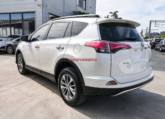 油電 只跑11.9萬 ACC AEB 車道偏離 天窗 車載系統 電動椅 盲點 HUD 電動尾門 影音 衛星導航 原鈑件  第2張相片