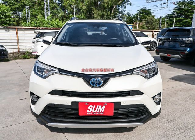 油電 只跑11.9萬 ACC AEB 車道偏離 天窗 車載系統 電動椅 盲點 HUD 電動尾門 影音 衛星導航 原鈑件  第5張相片