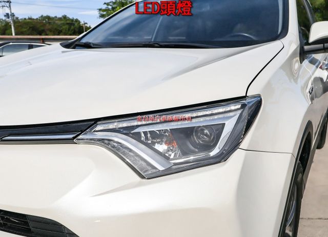 油電 只跑11.9萬 ACC AEB 車道偏離 天窗 車載系統 電動椅 盲點 HUD 電動尾門 影音 衛星導航 原鈑件  第6張相片