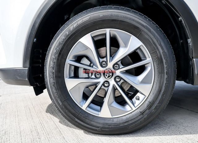油電 只跑11.9萬 ACC AEB 車道偏離 天窗 車載系統 電動椅 盲點 HUD 電動尾門 影音 衛星導航 原鈑件  第8張相片