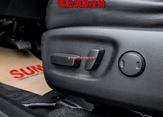 油電 只跑11.9萬 ACC AEB 車道偏離 天窗 車載系統 電動椅 盲點 HUD 電動尾門 影音 衛星導航 原鈑件  第11張相片