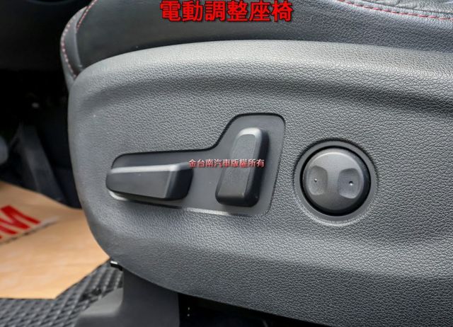 豪華版 只跑8.8萬 iKEY 電動尾門 電動椅 ACC AEB 影音 環景 全車原鈑件 可全貸 不用殺價就很便宜!  第9張相片