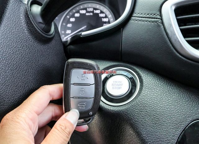 豪華版 只跑8.8萬 iKEY 電動尾門 電動椅 ACC AEB 影音 環景 全車原鈑件 可全貸 不用殺價就很便宜!  第15張相片