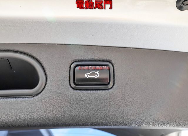 豪華版 只跑8.8萬 iKEY 電動尾門 電動椅 ACC AEB 影音 環景 全車原鈑件 可全貸 不用殺價就很便宜!  第19張相片
