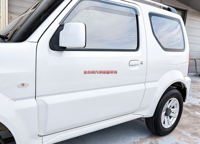 四輪傳動 ABS 雙安 一年只跑不到九千 里程保證 全車原板件 可全貸 不用殺價就很便宜!  第8張相片