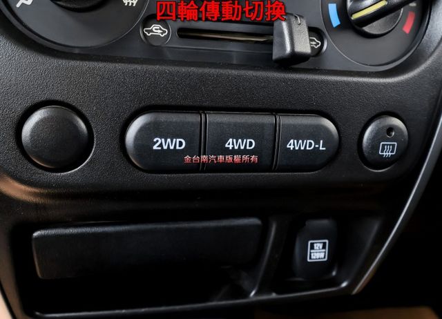 四輪傳動 ABS 雙安 一年只跑不到九千 里程保證 全車原板件 可全貸 不用殺價就很便宜!  第16張相片