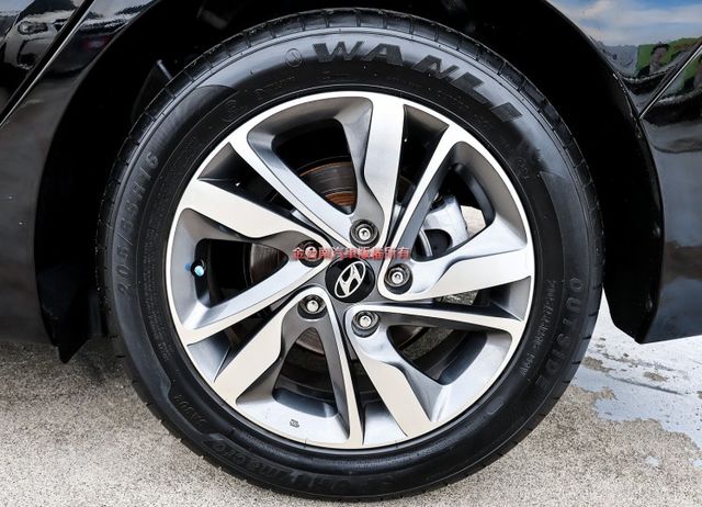 EX旗艦版 只跑6.6萬 里程保證 全車原板件 天窗 iKEY TCS 恆溫 全車六安 可全貸 不用殺價就很便宜!  第7張相片