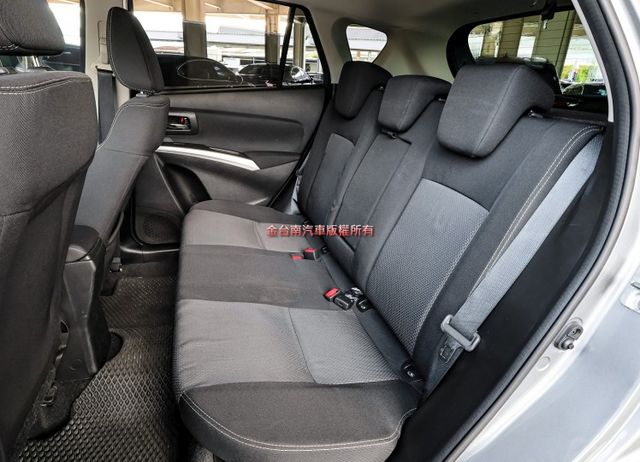 原裝進口 只跑6.2萬 里程保證 原廠保養 全車原板件 iKEY 恆溫 ABS TCS 全車七安 倒車顯影 可全貸!  第9張相片