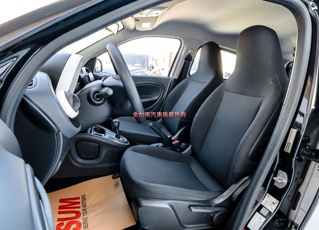66KW PURE渦輪版 白黑雙色 安卓影音 無線CARPLAY 恆溫 ABS 全車五安 少跑全車原板件 可全貸!  第11張相片