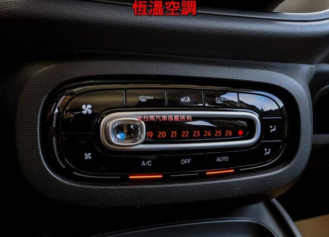 66KW PURE渦輪版 白黑雙色 安卓影音 無線CARPLAY 恆溫 ABS 全車五安 少跑全車原板件 可全貸!  第17張相片