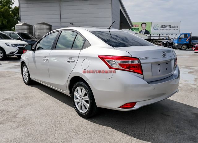 經典版 只跑6.9萬 鋁圈 倒車雷達 ABS 雙安 電動後視鏡 原鈑件 里程保證 代步通勤最佳選擇!  第2張相片