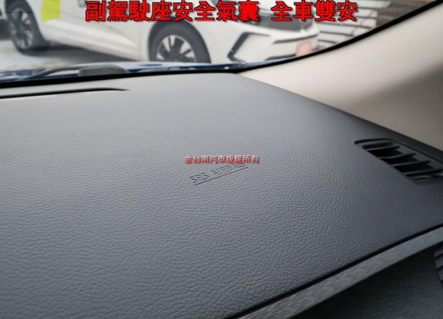 旗艦版 少跑里程保證 車況超好 車載系統 環景 雙區獨立恆溫 衛星導航 iKEY 盲點 可全貸 不用殺價就很便宜!  第19張相片