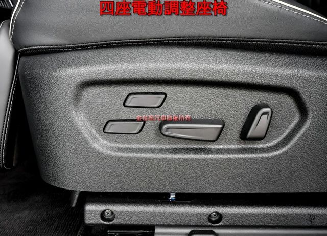 25年式 24/12領 最高階 只跑7千 四座冷熱通風椅 全景天窗 電動尾門 環景 雙側滑門 ACC一手 原鈑件  第11張相片