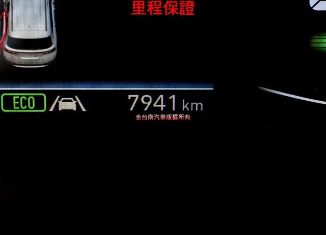 25年式 24/12領 最高階 只跑7千 四座冷熱通風椅 全景天窗 電動尾門 環景 雙側滑門 ACC一手 原鈑件  第15張相片
