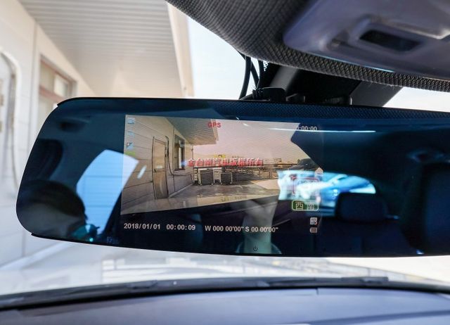 渦輪 只跑11.6萬 記憶椅 雙電動椅 iKEY ABS TCS 雙區恆溫 倒車顯影 HID頭燈 六安 不用殺價就很便宜  第16張相片