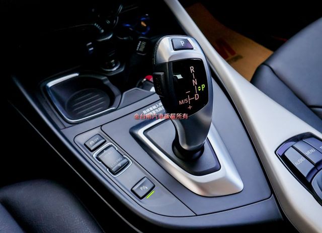 渦輪 只跑11.6萬 記憶椅 雙電動椅 iKEY ABS TCS 雙區恆溫 倒車顯影 HID頭燈 六安 不用殺價就很便宜  第19張相片